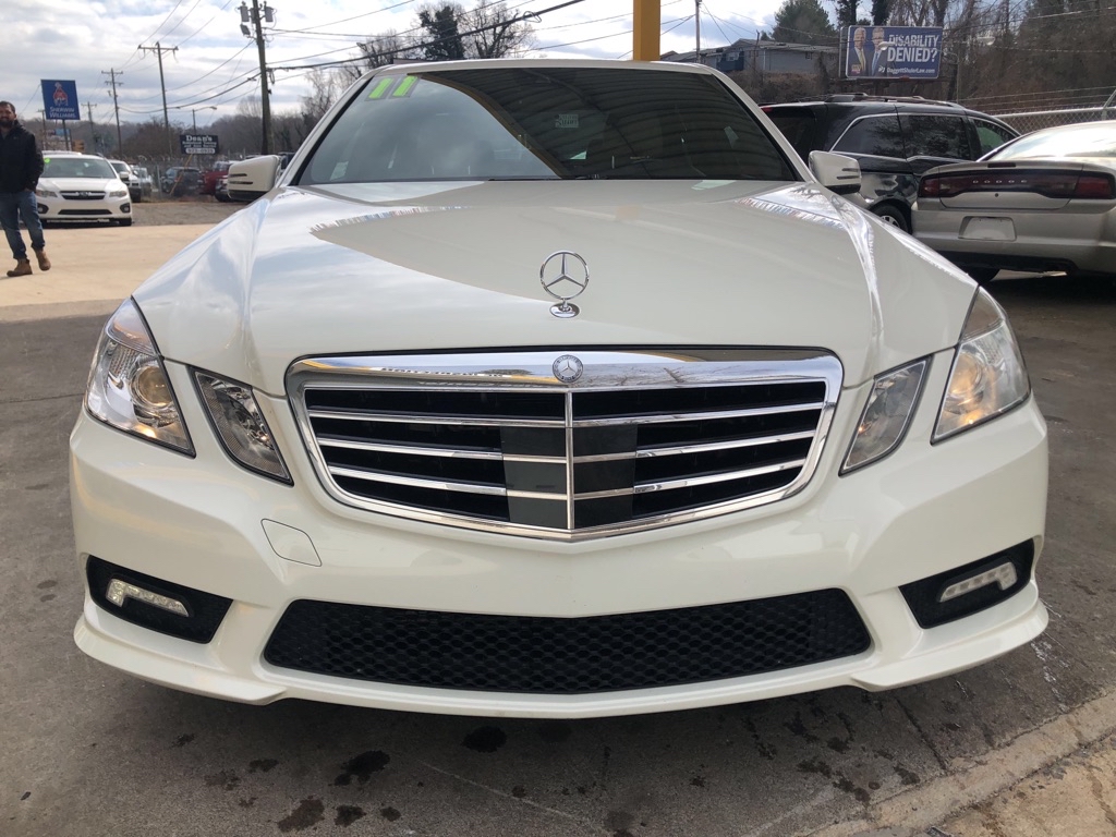 Photo 4 of this MERCEDES-BENZ E-CLASS