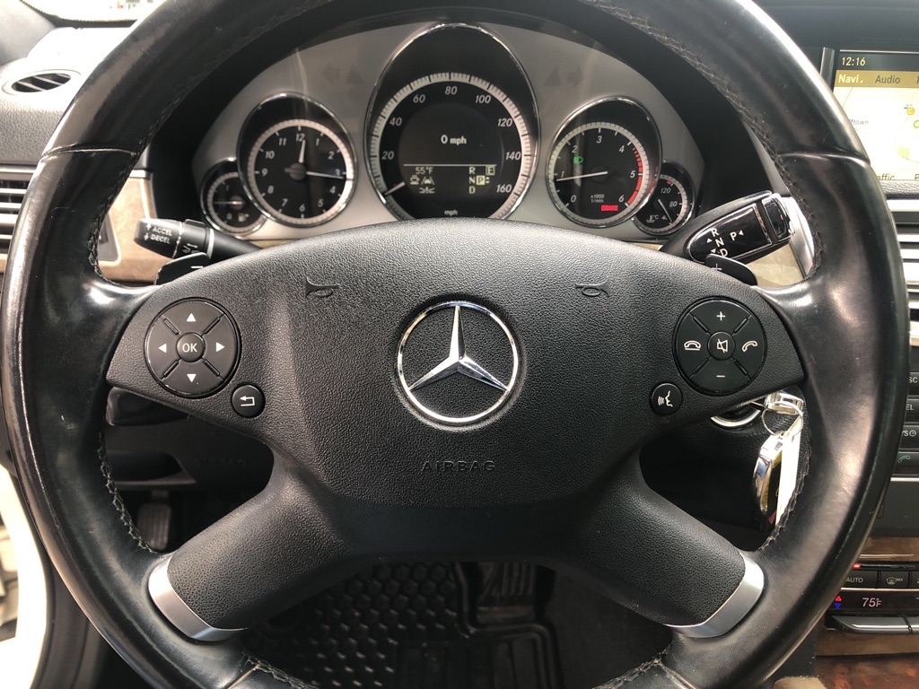 Photo 13 of this MERCEDES-BENZ E-CLASS