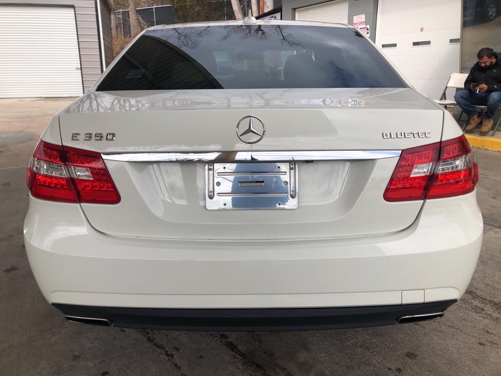 Photo 8 of this MERCEDES-BENZ E-CLASS