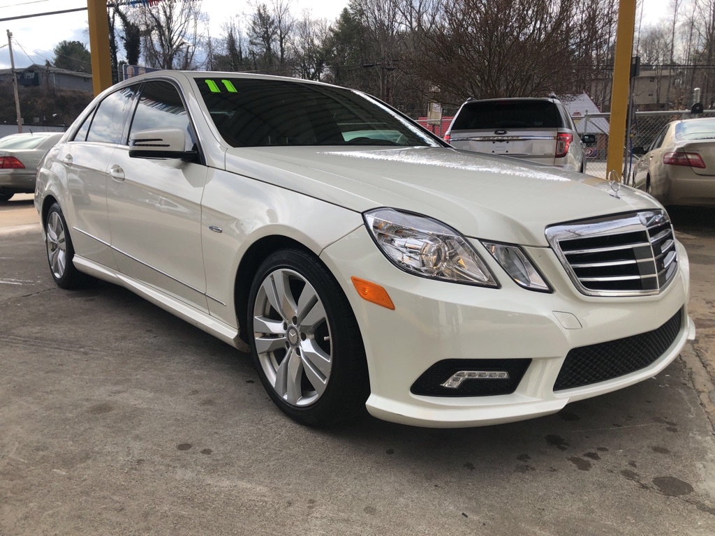 Photo 5 of this MERCEDES-BENZ E-CLASS