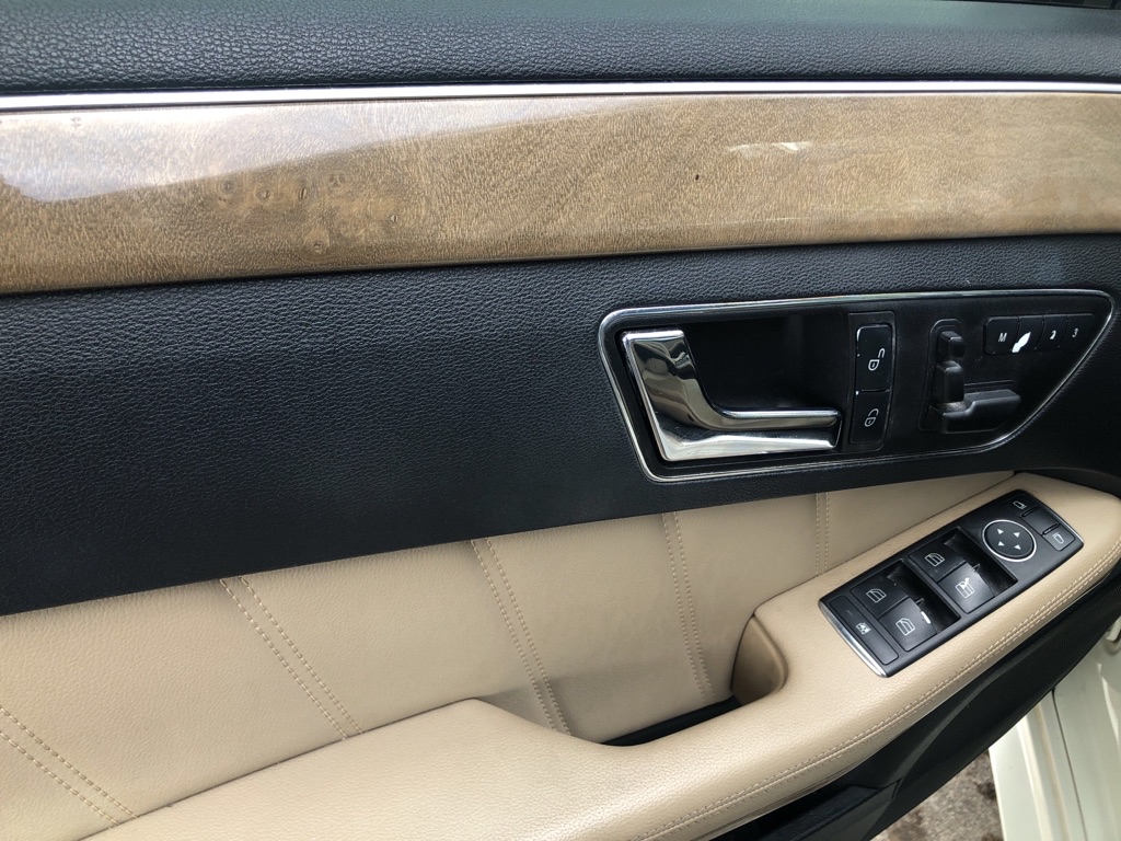 Photo 11 of this MERCEDES-BENZ E-CLASS