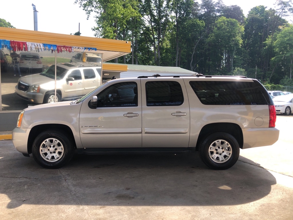 Photo 2 of this GMC YUKON XL