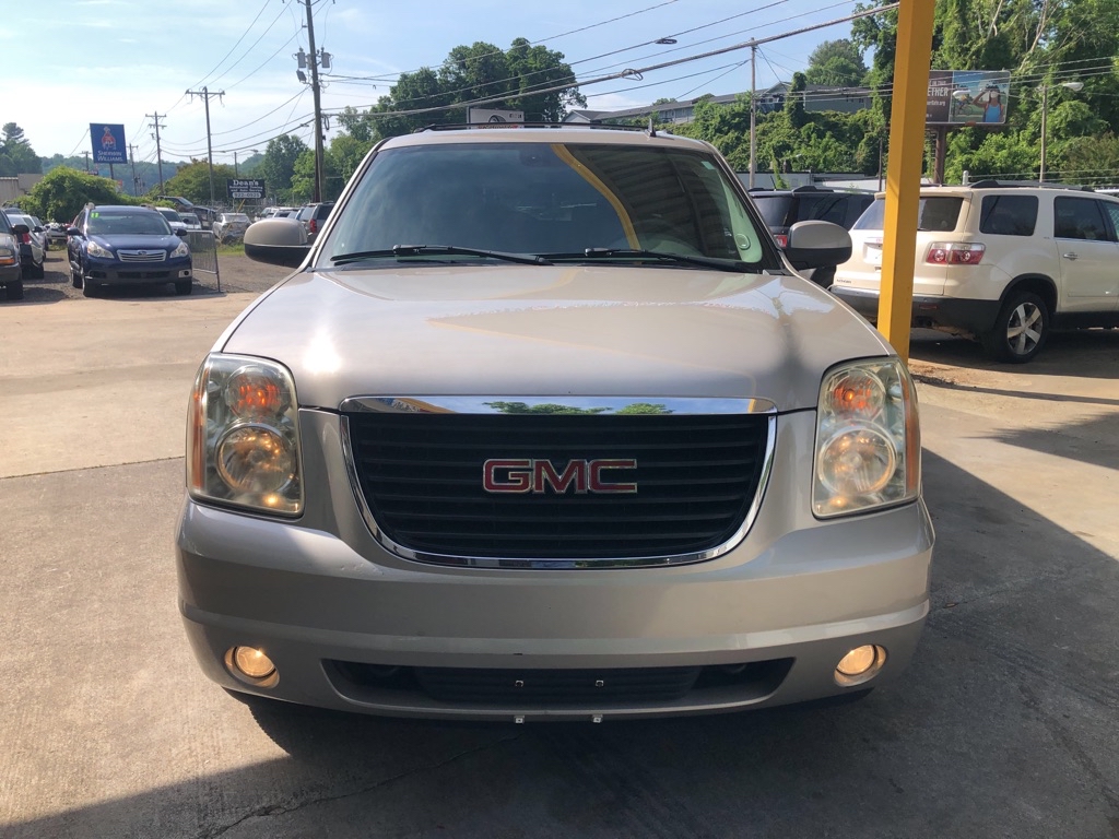 Photo 3 of this GMC YUKON XL