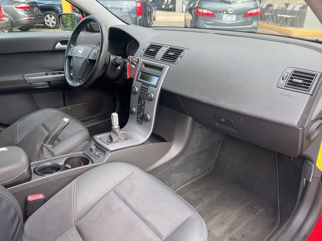 Photo 16 of this VOLVO S40