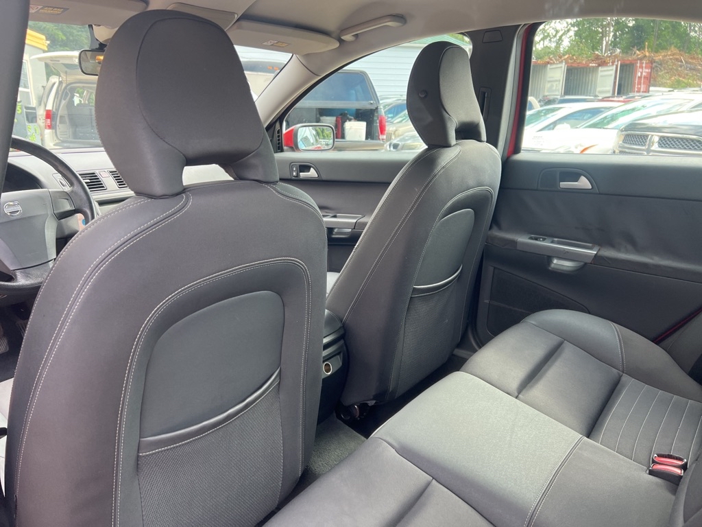 Photo 14 of this VOLVO S40