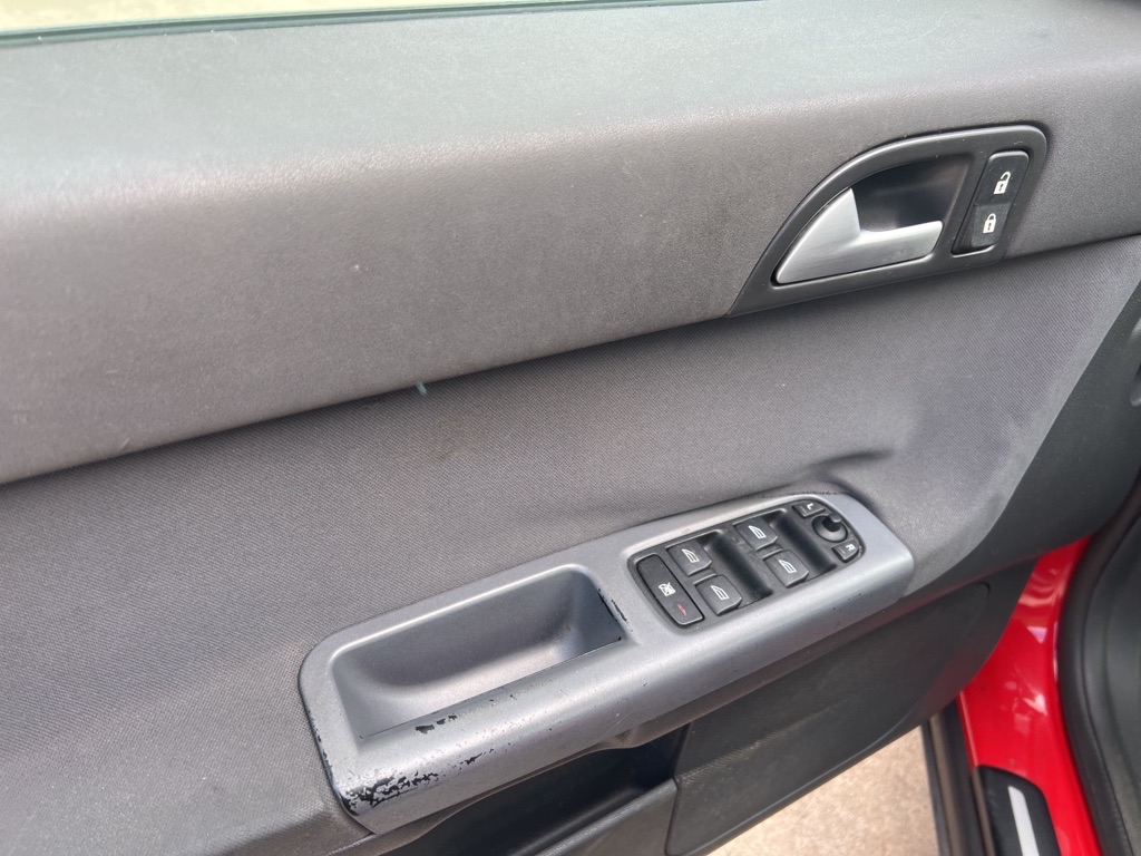 Photo 10 of this VOLVO S40
