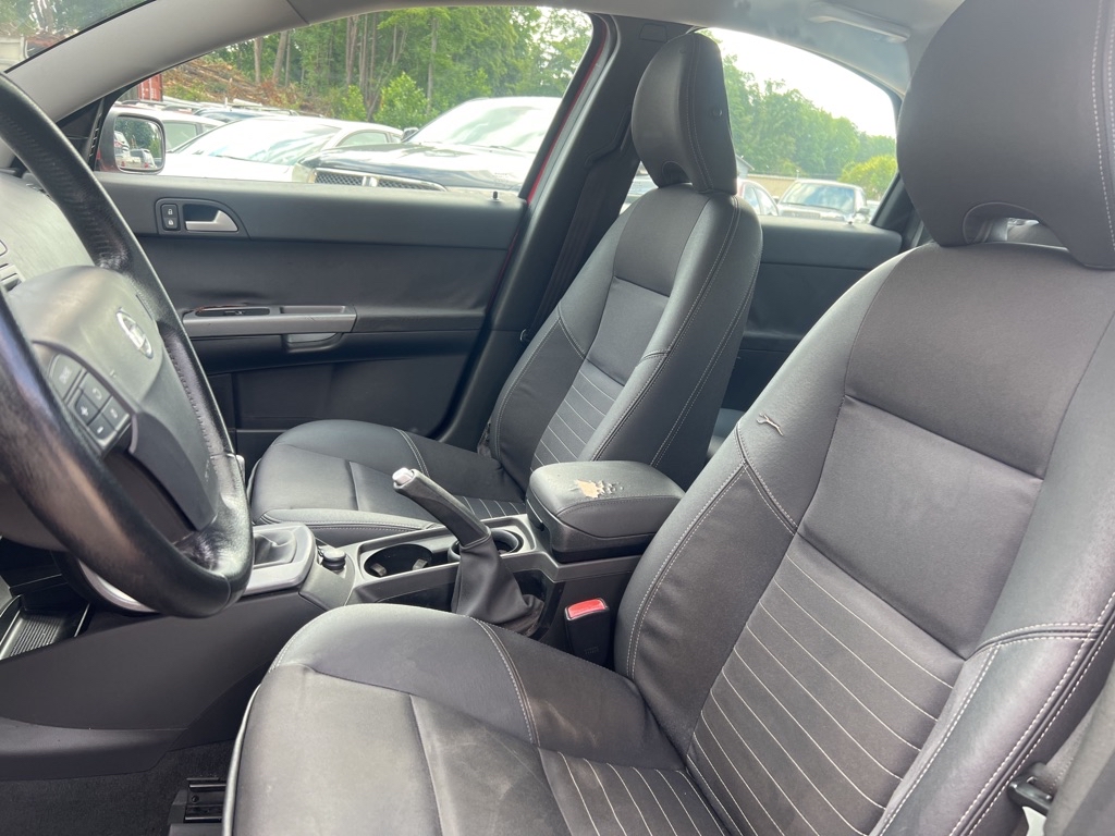 Photo 12 of this VOLVO S40