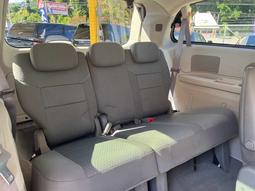 Photo 23 of this CHRYSLER TOWN & COUNTRY