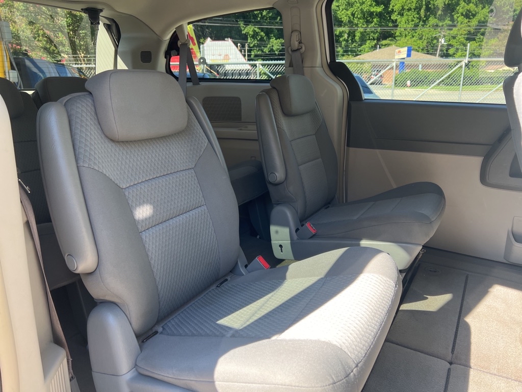 Photo 22 of this CHRYSLER TOWN & COUNTRY