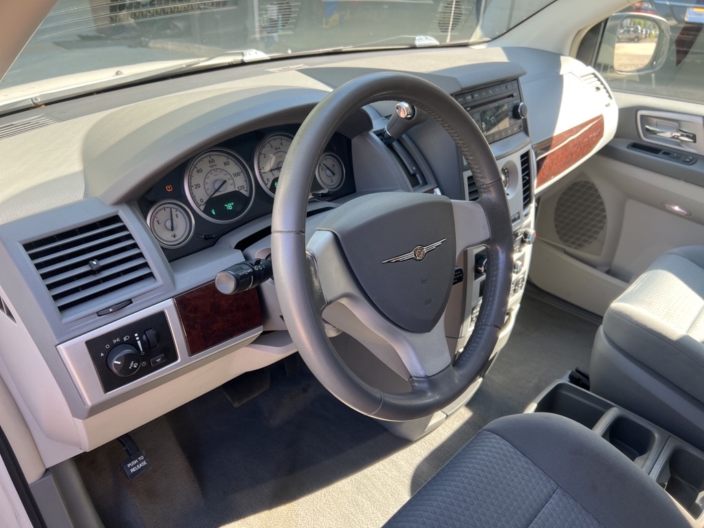 Photo 14 of this CHRYSLER TOWN & COUNTRY