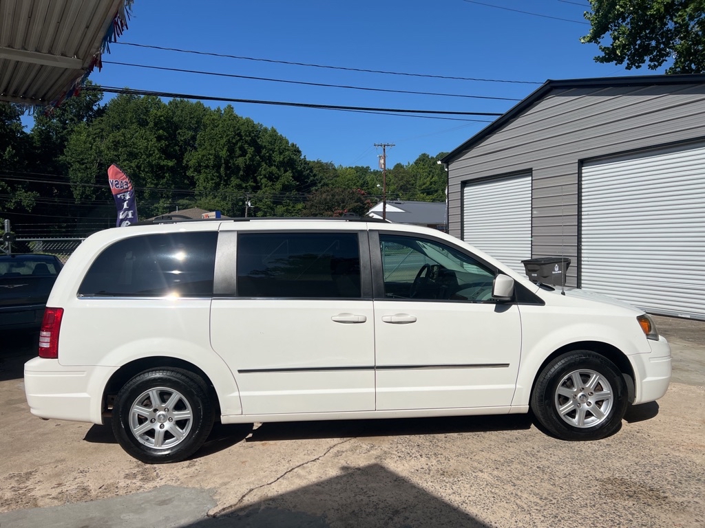 Photo 5 of this CHRYSLER TOWN & COUNTRY