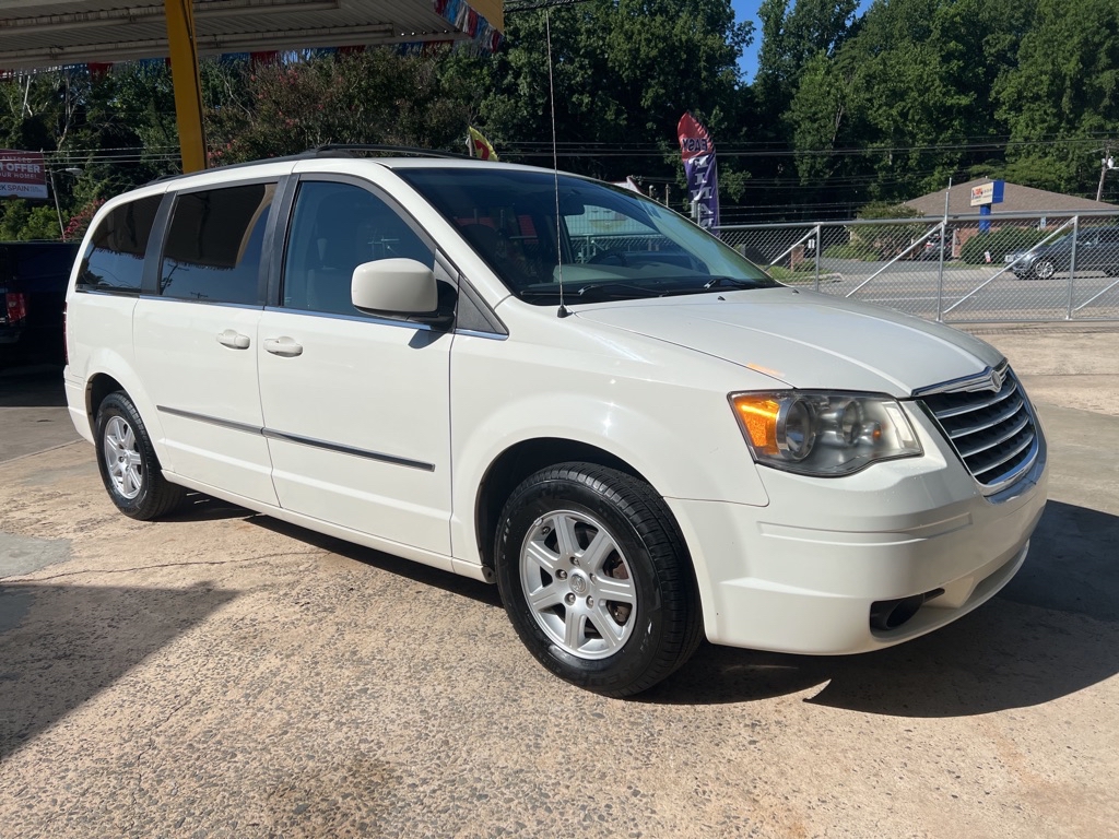 Photo 4 of this CHRYSLER TOWN & COUNTRY