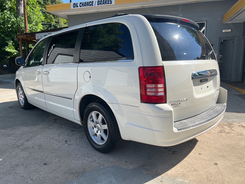 Photo 9 of this CHRYSLER TOWN & COUNTRY