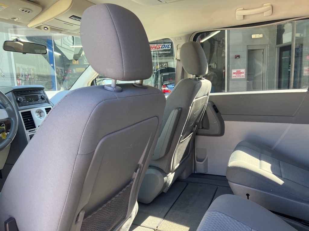 Photo 18 of this CHRYSLER TOWN & COUNTRY