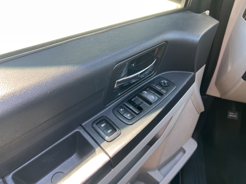 Photo 12 of this DODGE GRAND CARAVAN