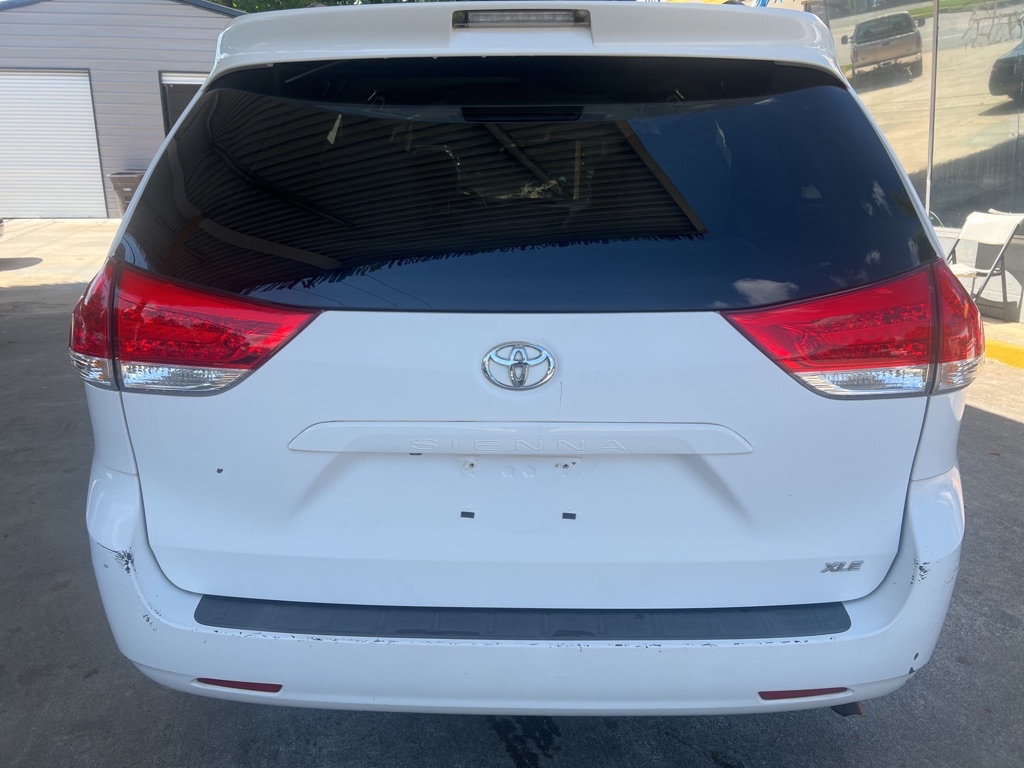 Photo 7 of this TOYOTA SIENNA