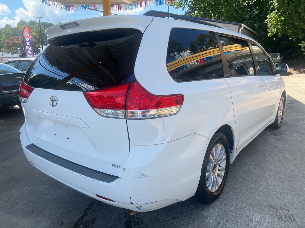 Photo 6 of this TOYOTA SIENNA