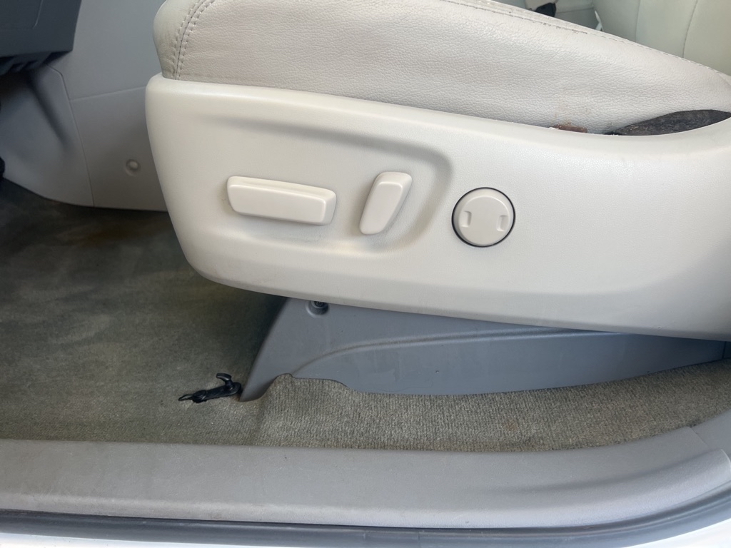 Photo 11 of this TOYOTA SIENNA