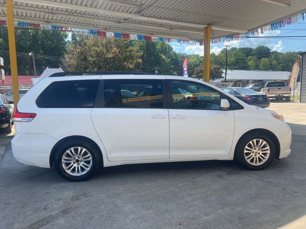 Photo 5 of this TOYOTA SIENNA