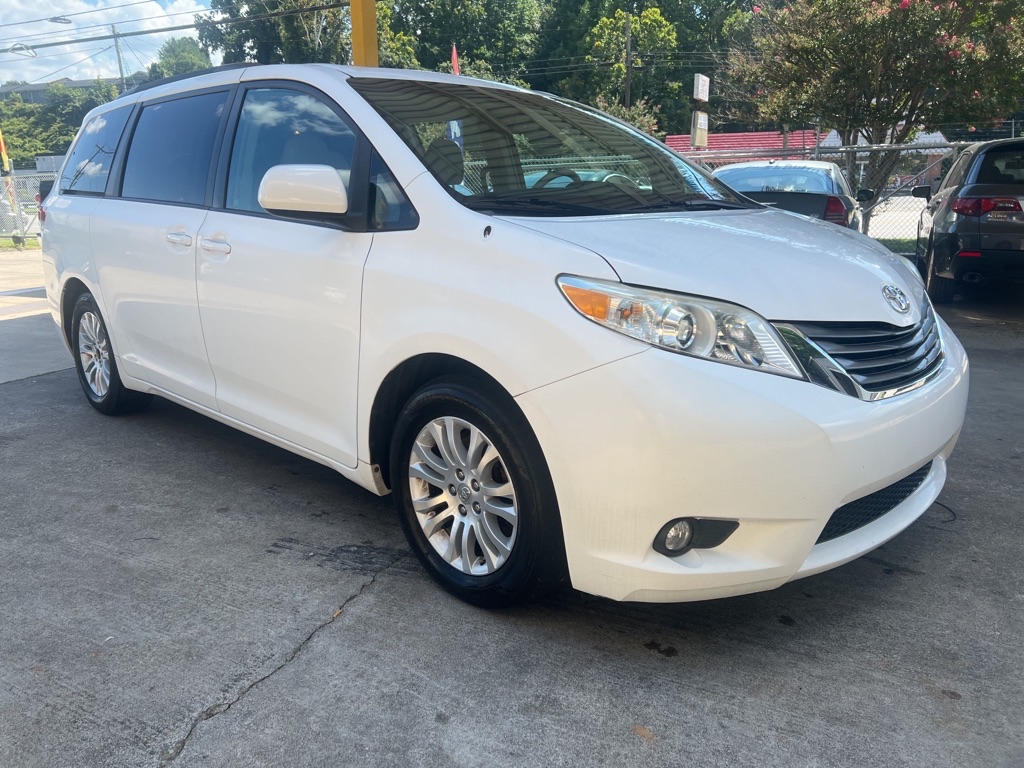 Photo 4 of this TOYOTA SIENNA