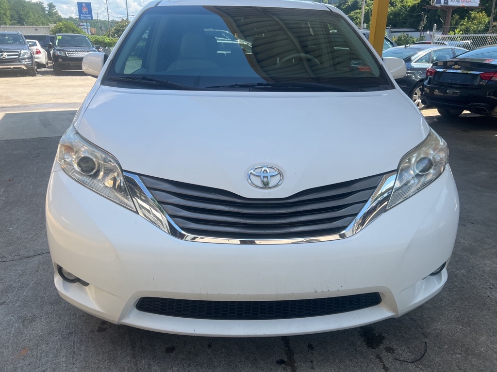 Photo 3 of this TOYOTA SIENNA