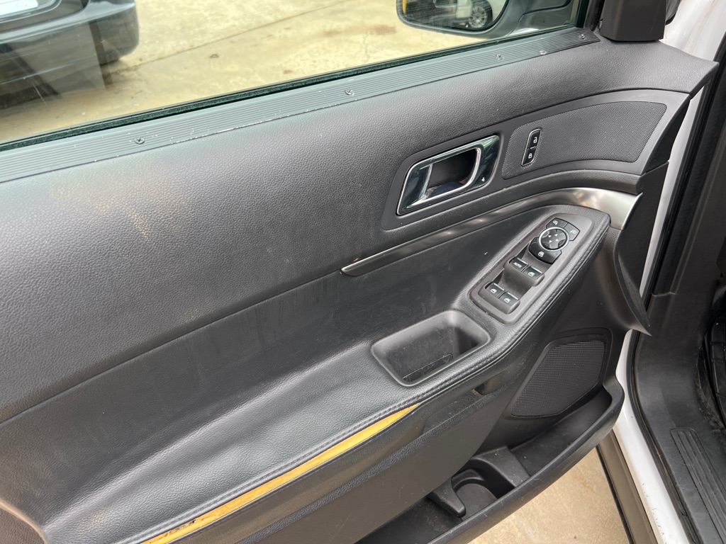 Photo 12 of this FORD EXPLORER