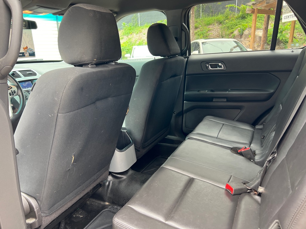 Photo 16 of this FORD EXPLORER
