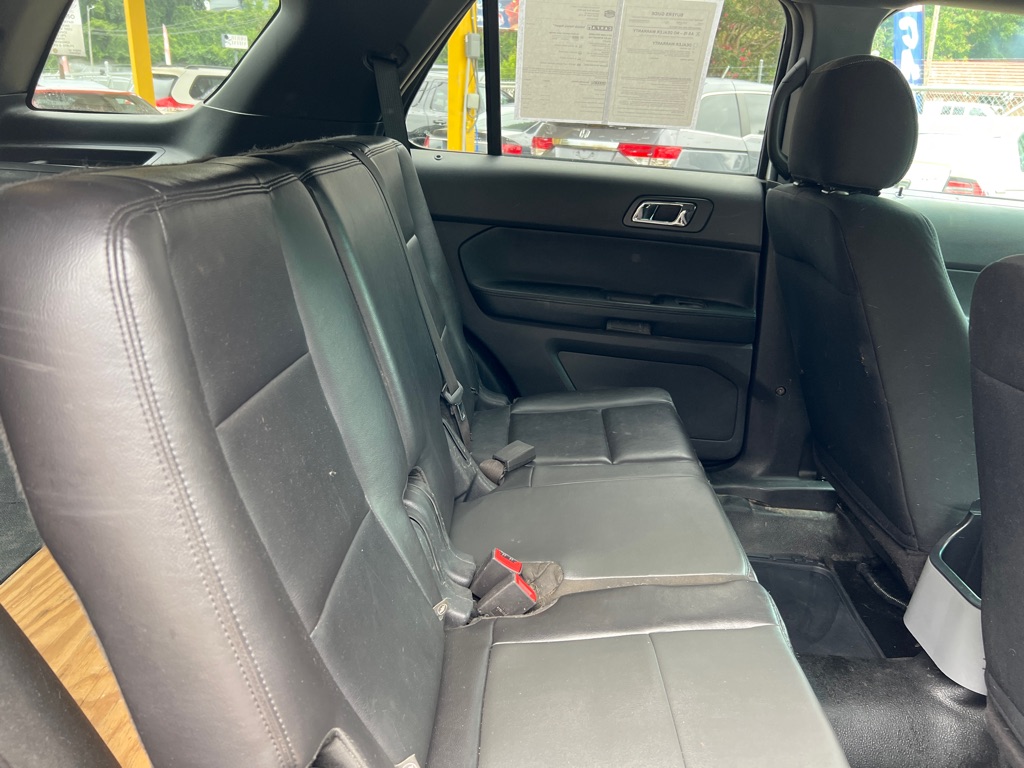 Photo 21 of this FORD EXPLORER
