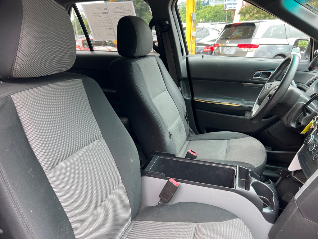 Photo 19 of this FORD EXPLORER