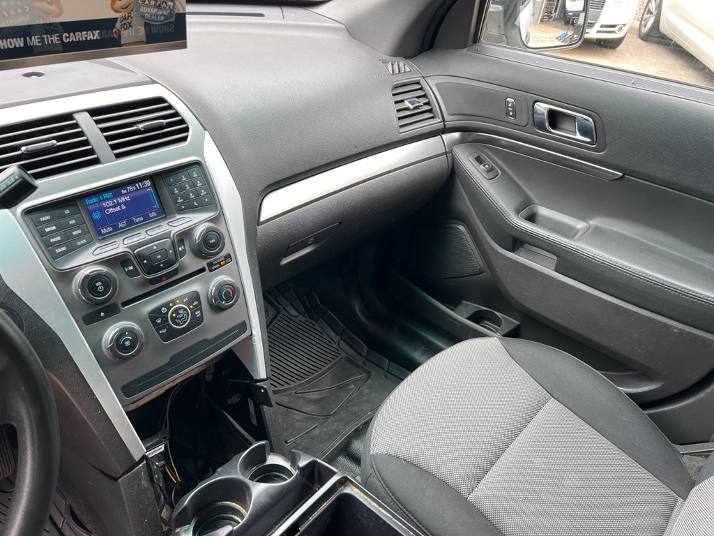 Photo 15 of this FORD EXPLORER