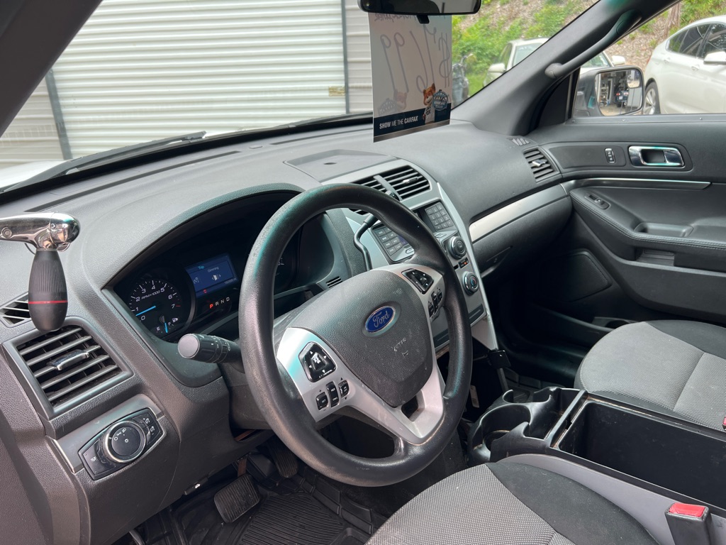 Photo 13 of this FORD EXPLORER