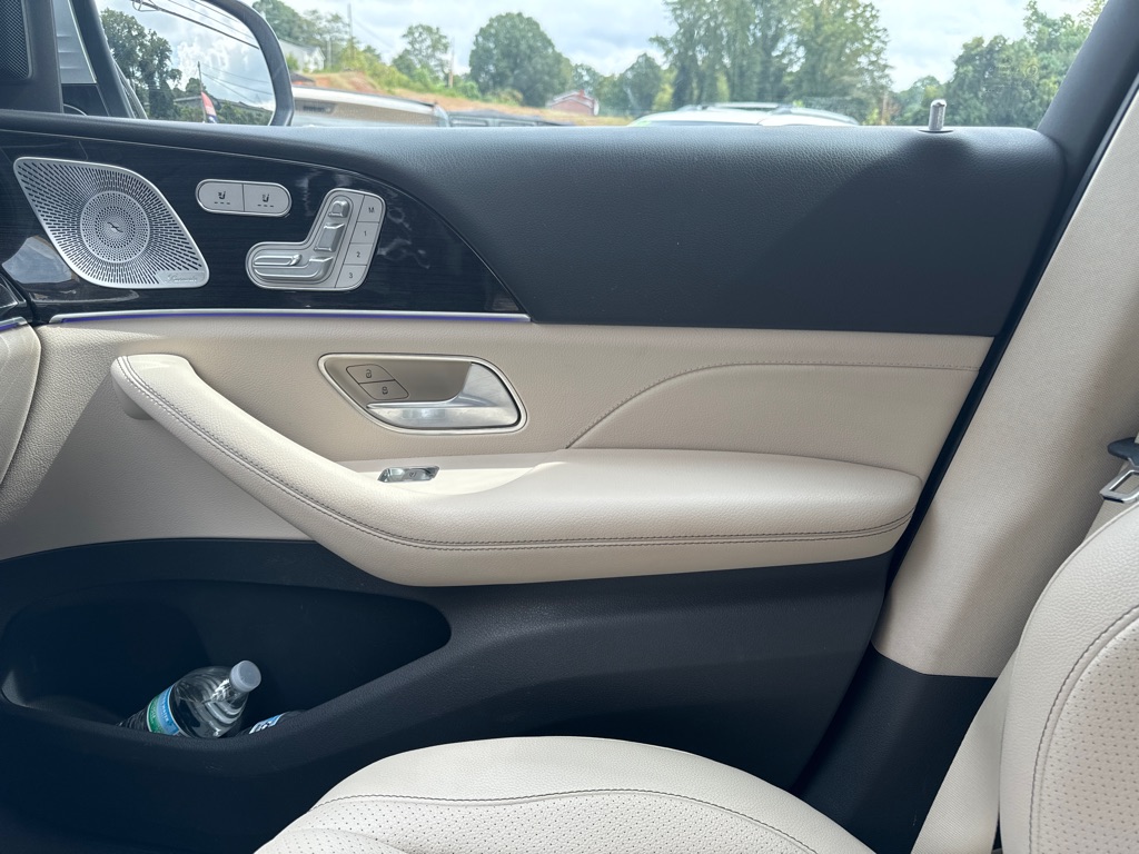 Photo 12 of this MERCEDES-BENZ GLS