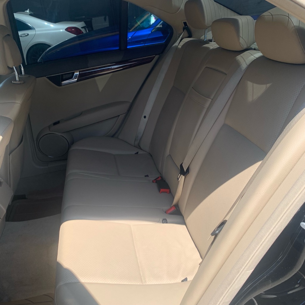 Photo 13 of this MERCEDES-BENZ C-CLASS