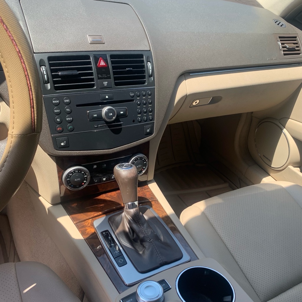 Photo 10 of this MERCEDES-BENZ C-CLASS