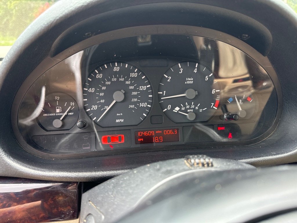 Photo 11 of this BMW 325