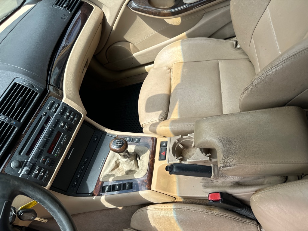 Photo 12 of this BMW 325