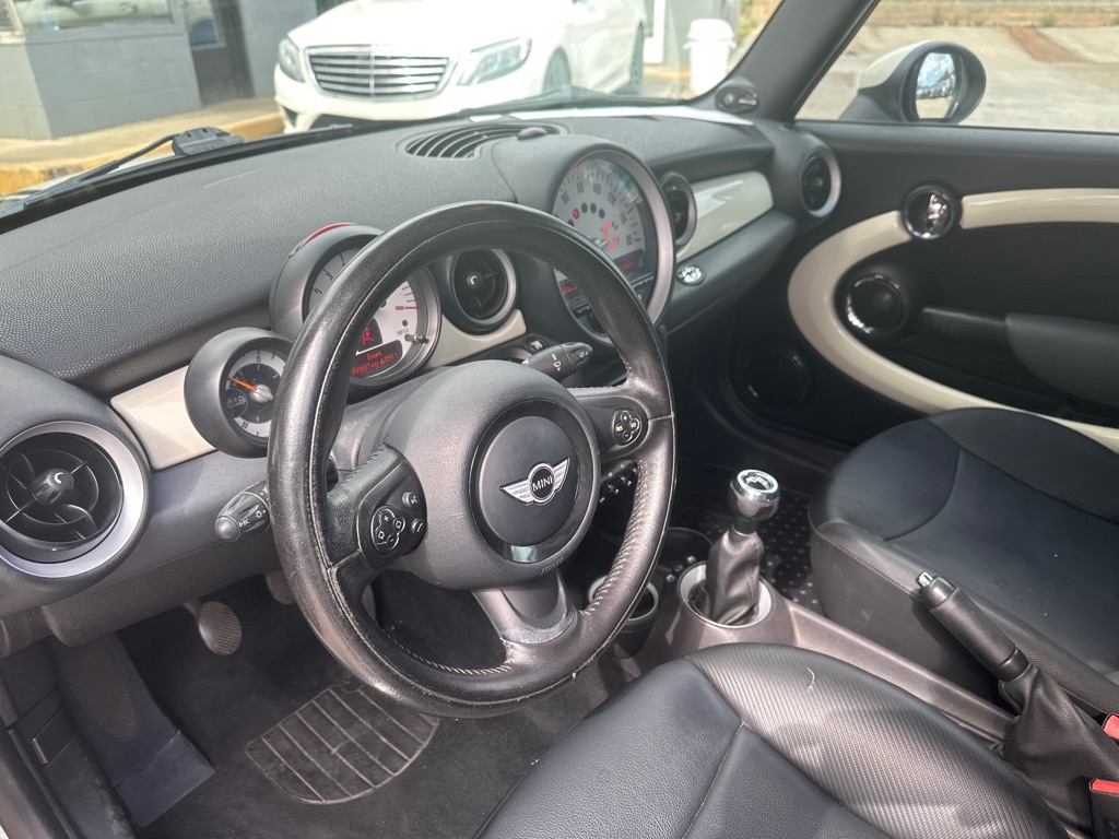 Photo 11 of this MINI COOPER