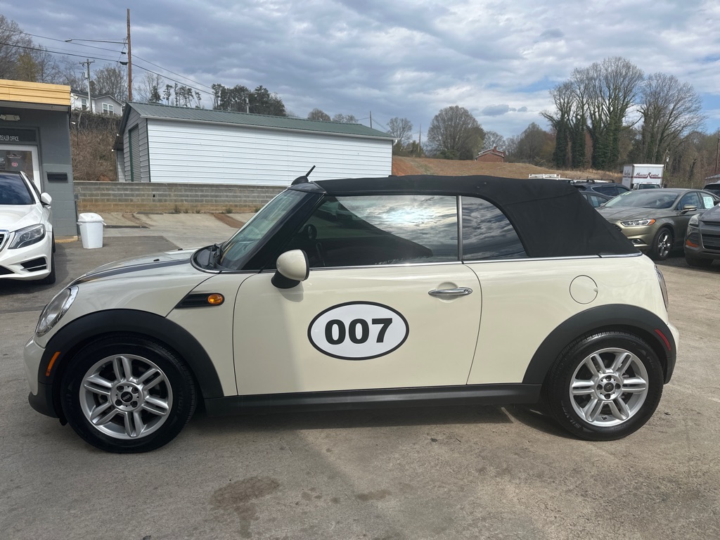 Photo 2 of this MINI COOPER