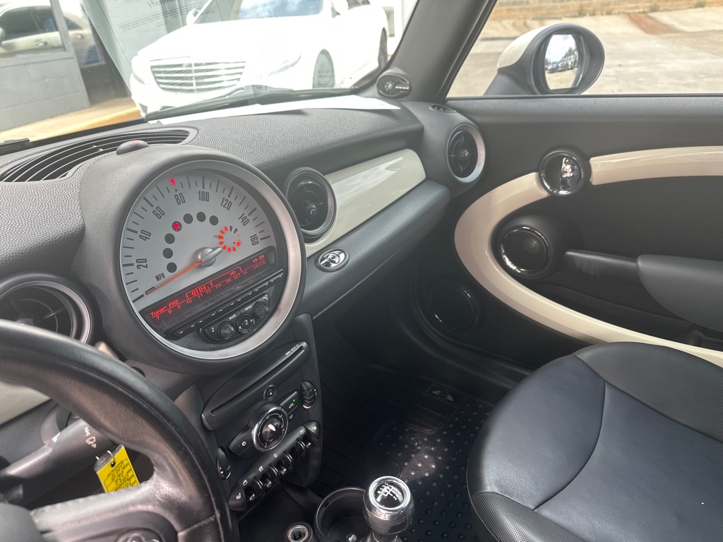 Photo 13 of this MINI COOPER
