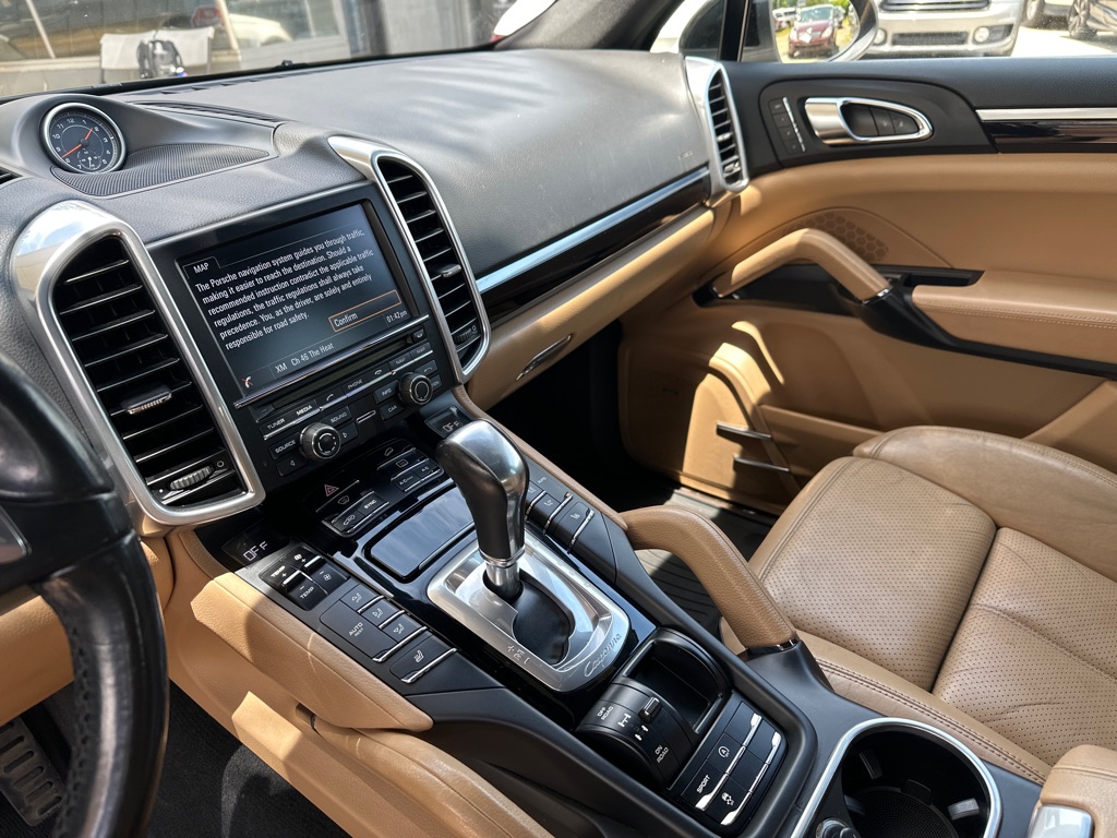 Photo 15 of this PORSCHE CAYENNE