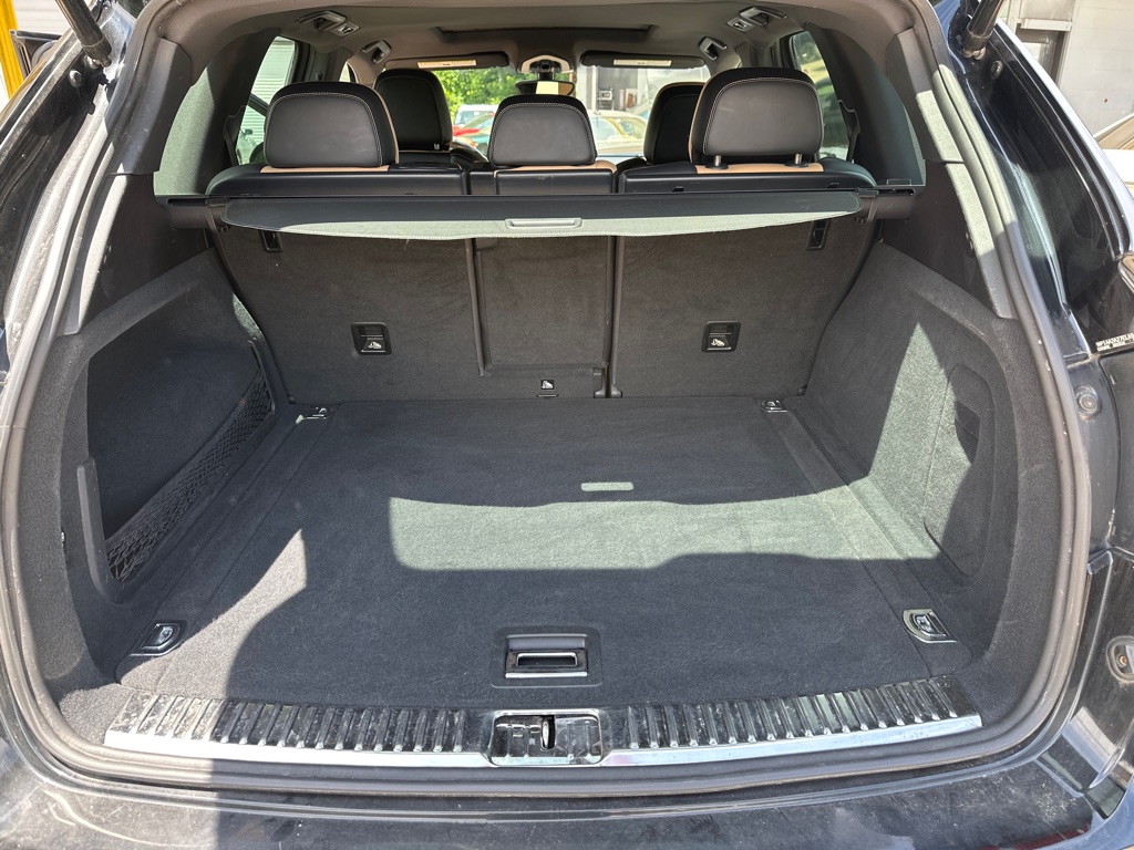 Photo 9 of this PORSCHE CAYENNE