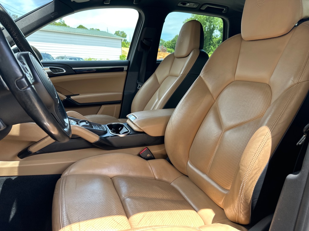 Photo 14 of this PORSCHE CAYENNE