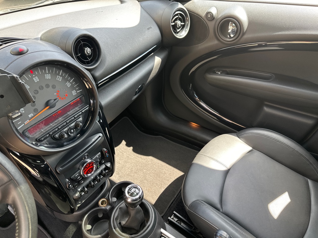 Photo 14 of this MINI COOPER