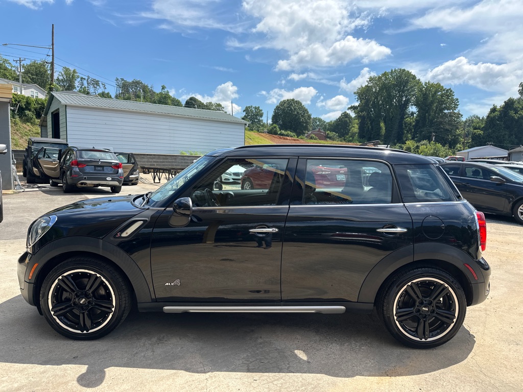 Photo 2 of this MINI COOPER
