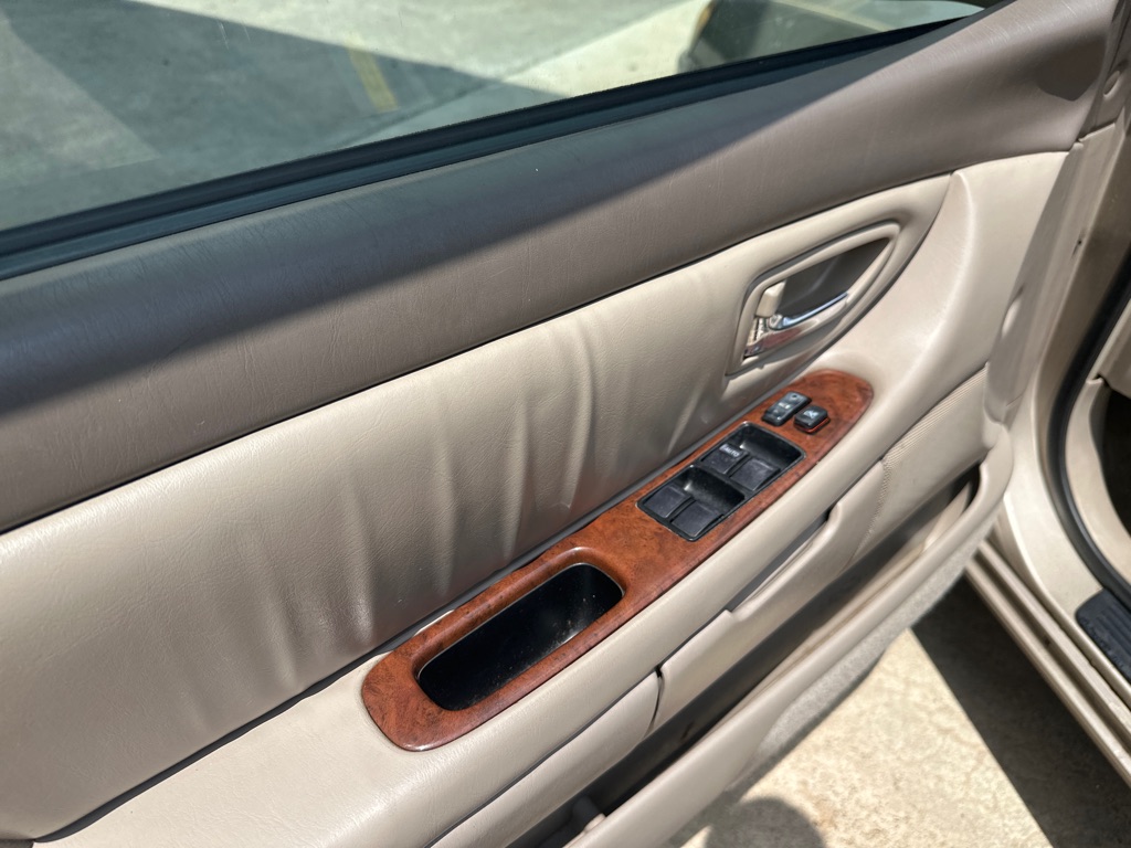 Photo 10 of this TOYOTA AVALON