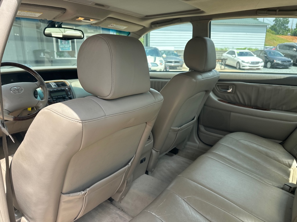 Photo 16 of this TOYOTA AVALON