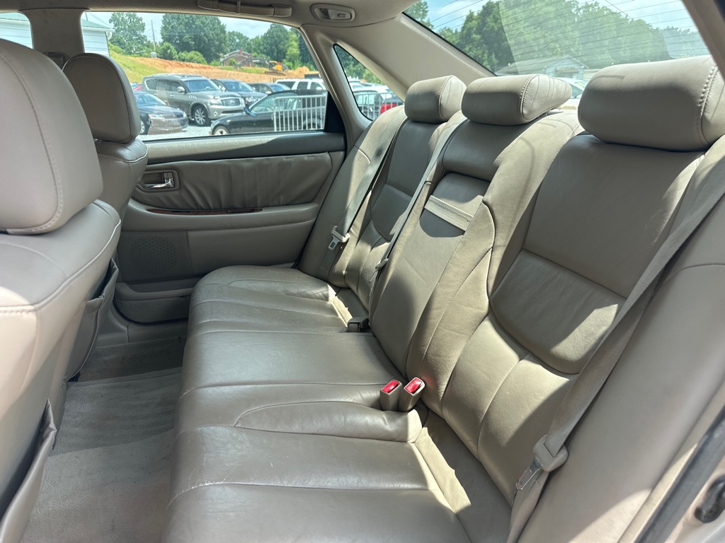 Photo 17 of this TOYOTA AVALON