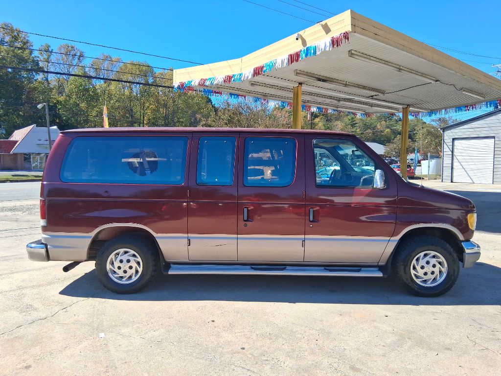 Photo 3 of this FORD ECONOLINE
