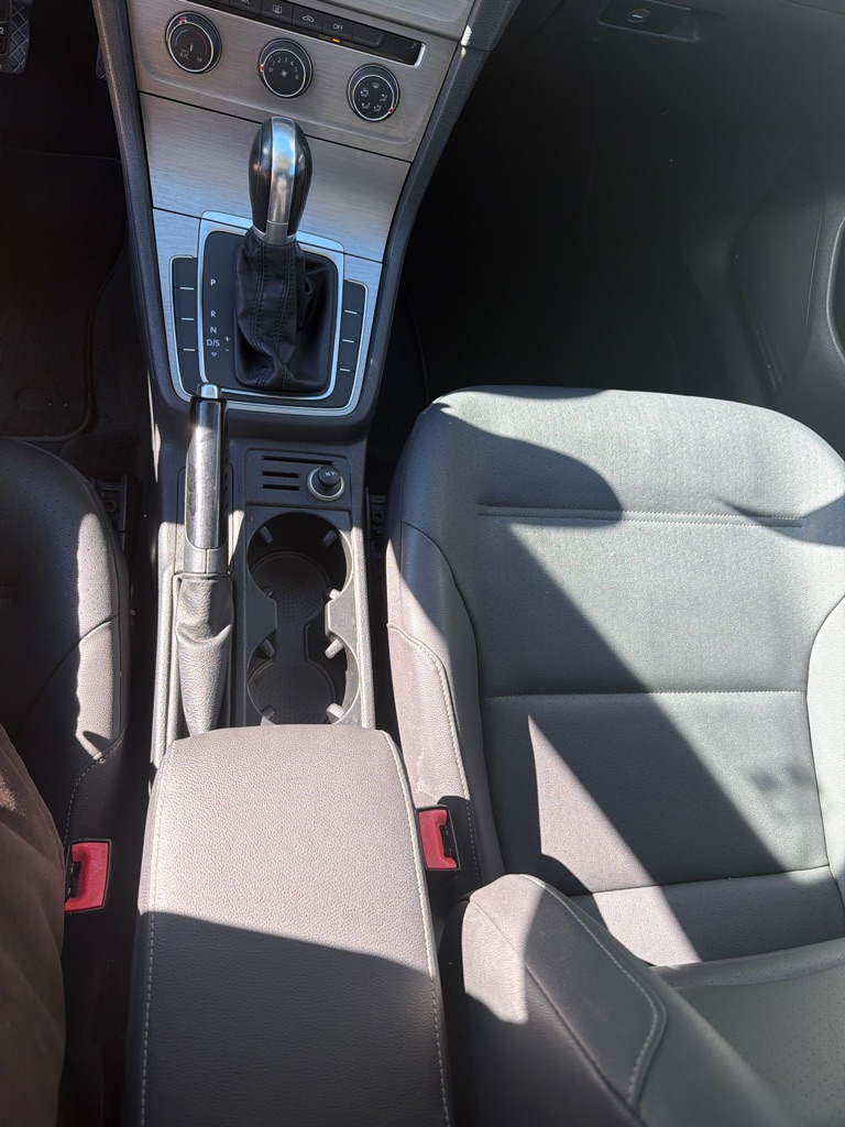 Photo 11 of this VOLKSWAGEN GOLF