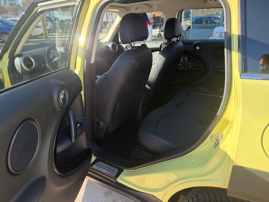Photo 10 of this MINI COOPER